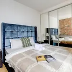 Bnbnook - Lovely 2Br - Eiffel Tower & Other Sights