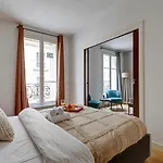 Bnbnook - Lovely 2Br - Eiffel Tower & Other Sights