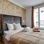Bnbnook - Lovely 2Br - Eiffel Tower & Other Sights